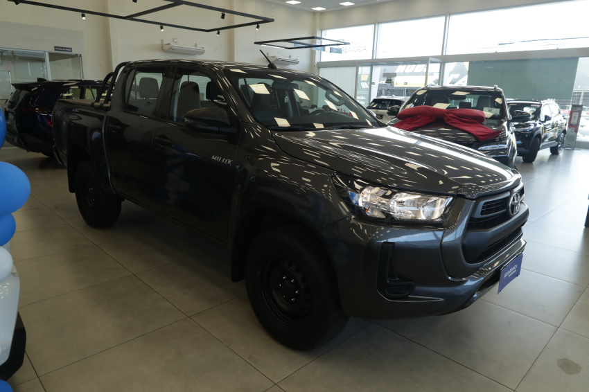 Toyota HILUX 2.8 D-4D TURBO DIESEL CD POWER PACK 4X4 AUTOMÁTICO 5