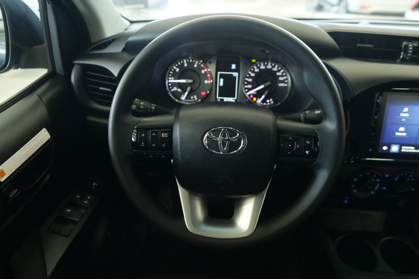 Toyota HILUX 2.8 D-4D TURBO DIESEL CD POWER PACK 4X4 AUTOMÁTICO 15