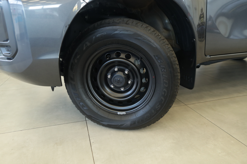 Toyota HILUX 2.8 D-4D TURBO DIESEL CD POWER PACK 4X4 AUTOMÁTICO 2