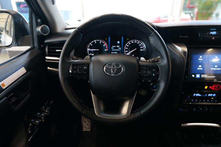 Toyota HILUX SW4 2.8 D-4D TURBO DIESEL SRX PLATINUM 4X4 AUTOMÁTICO 14