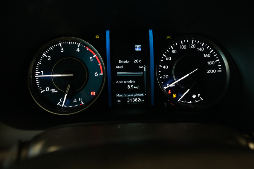 Toyota HILUX SW4 2.8 D-4D TURBO DIESEL SRX PLATINUM 4X4 AUTOMÁTICO 11