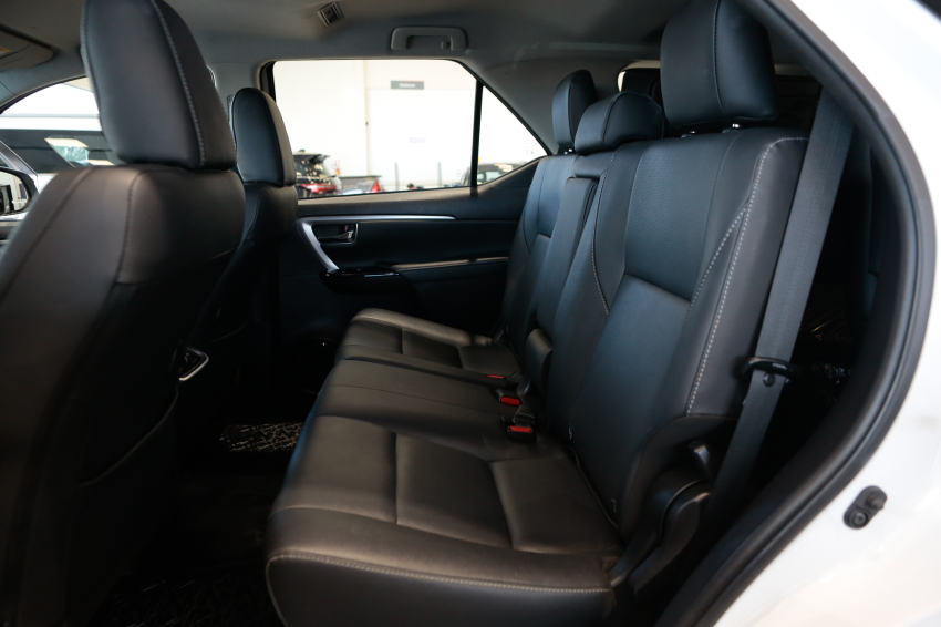 Toyota HILUX SW4 2.8 D-4D TURBO DIESEL SRX PLATINUM 4X4 AUTOMÁTICO 20