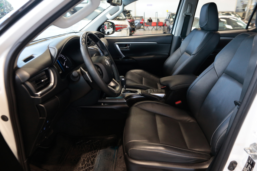 Toyota HILUX SW4 2.8 D-4D TURBO DIESEL SRX PLATINUM 4X4 AUTOMÁTICO 19