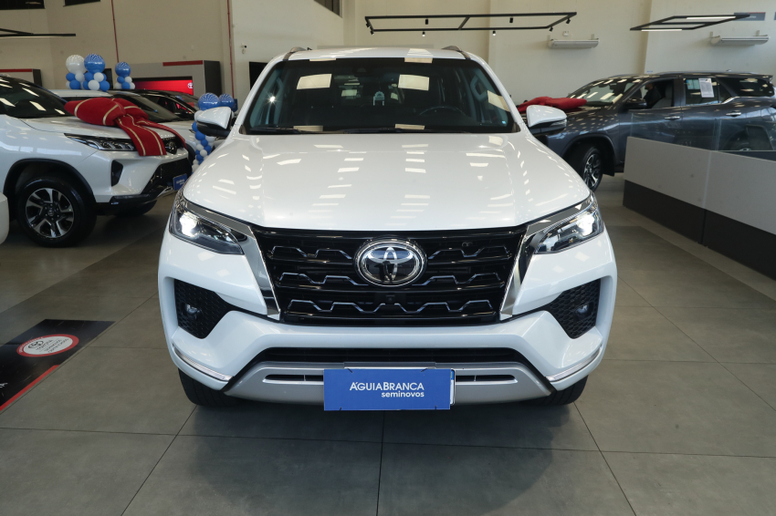 Toyota HILUX SW4 2.8 D-4D TURBO DIESEL SRX 7L 4X4 AUTOMÁTICO 3