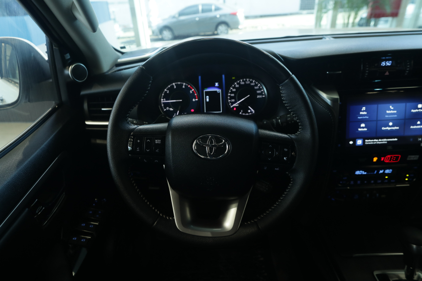 Toyota HILUX SW4 2.8 D-4D TURBO DIESEL SRX 7L 4X4 AUTOMÁTICO 16