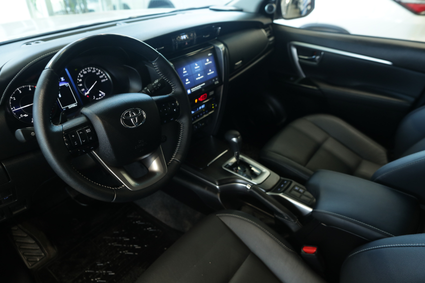 Toyota HILUX SW4 2.8 D-4D TURBO DIESEL SRX 7L 4X4 AUTOMÁTICO 15