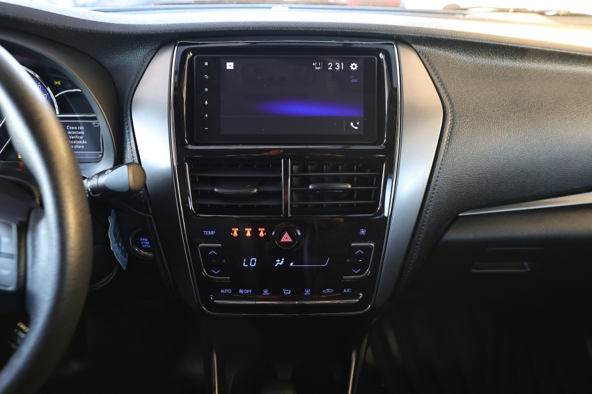 Toyota YARIS 1.5 16V FLEX SEDAN XS MULTIDRIVE 18