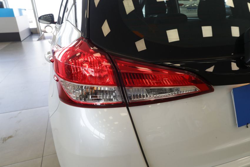 Toyota YARIS 1.5 16V FLEX XL MULTIDRIVE 9