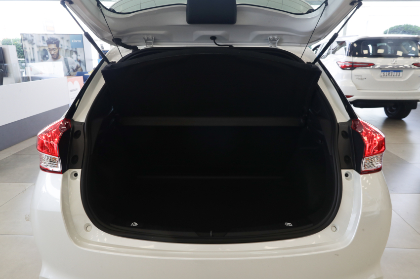 Toyota YARIS 1.5 16V FLEX XL MULTIDRIVE 11