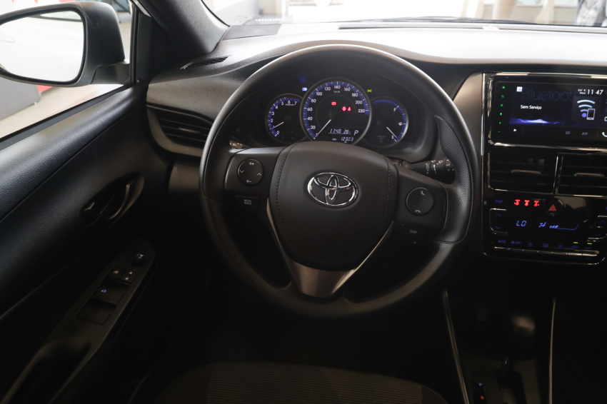 Toyota YARIS 1.5 16V FLEX XL MULTIDRIVE 16