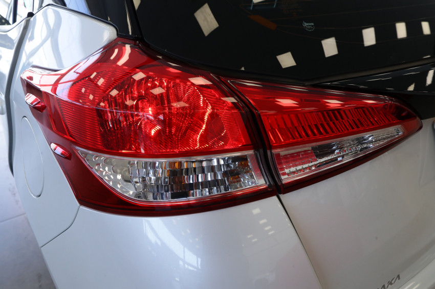Toyota YARIS 1.5 16V FLEX XL MULTIDRIVE 9