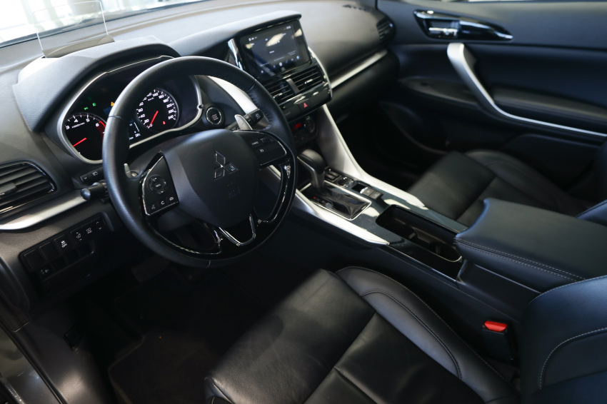 Mitsubishi ECLIPSE CROSS 1.5 MIVEC TURBO GASOLINA HPE CVT 14