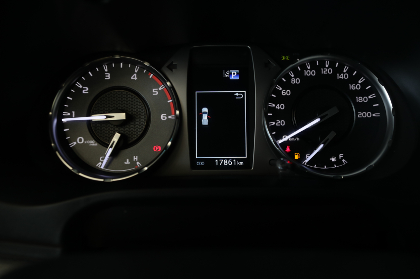 Toyota HILUX 2.8 D-4D TURBO DIESEL CD SRX 4X4 AUTOMÁTICO 13