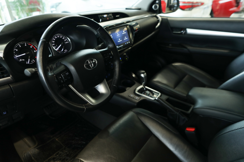 Toyota HILUX 2.8 D-4D TURBO DIESEL CD SRX 4X4 AUTOMÁTICO 15