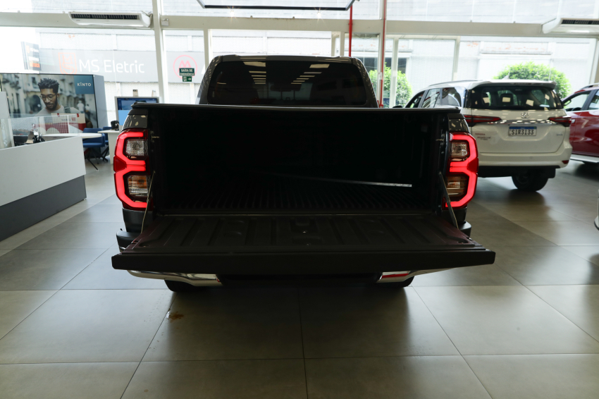 Toyota HILUX 2.8 D-4D TURBO DIESEL CD SRX 4X4 AUTOMÁTICO 11