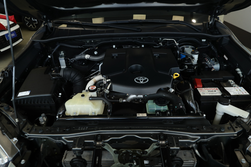 Toyota HILUX 2.8 D-4D TURBO DIESEL CD SRX 4X4 AUTOMÁTICO 6