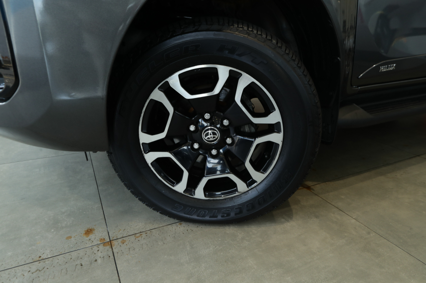Toyota HILUX 2.8 D-4D TURBO DIESEL CD SRX 4X4 AUTOMÁTICO 2