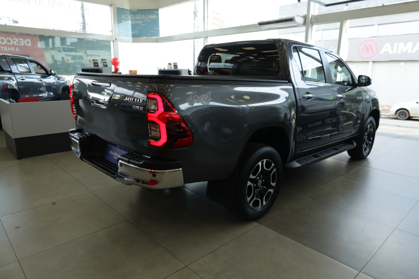 Toyota HILUX 2.8 D-4D TURBO DIESEL CD SRX 4X4 AUTOMÁTICO 10