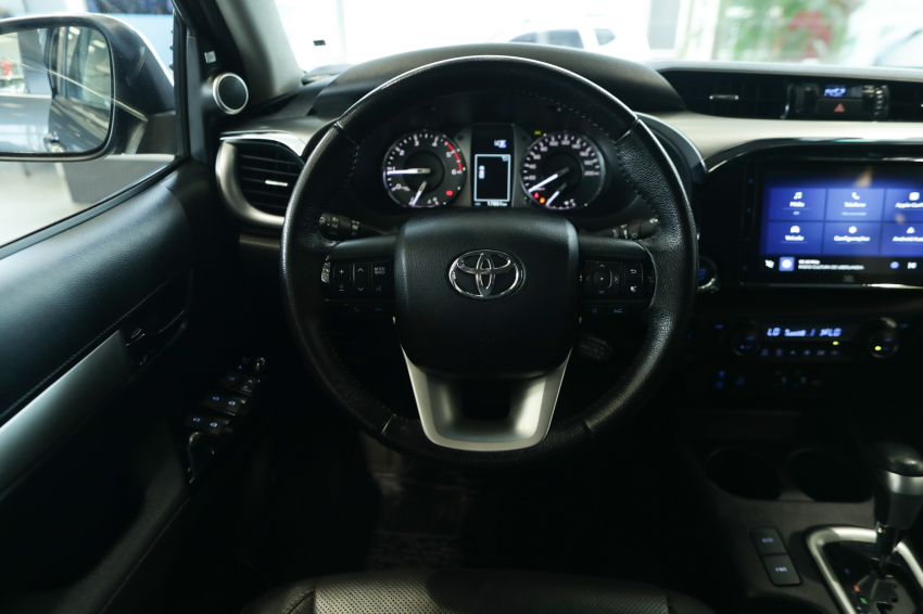 Toyota HILUX 2.8 D-4D TURBO DIESEL CD SRX 4X4 AUTOMÁTICO 16