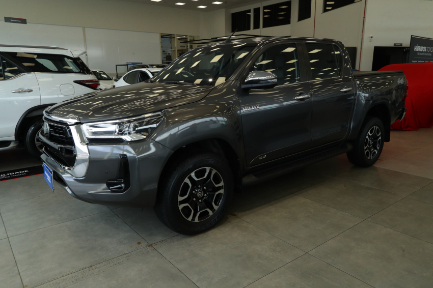 Toyota HILUX 2.8 D-4D TURBO DIESEL CD SRX 4X4 AUTOMÁTICO