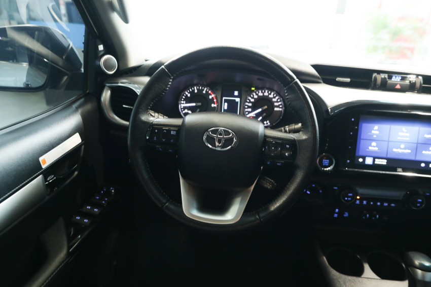 Toyota HILUX 2.8 D-4D TURBO DIESEL CD SRX PLUS 4X4 AUTOMÁTICO 16