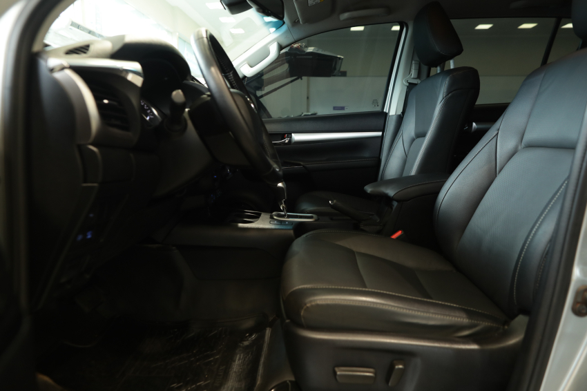 Toyota HILUX 2.8 D-4D TURBO DIESEL CD SRX PLUS 4X4 AUTOMÁTICO 21