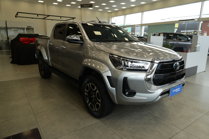 Toyota HILUX 2.8 D-4D TURBO DIESEL CD SRX PLUS 4X4 AUTOMÁTICO 5