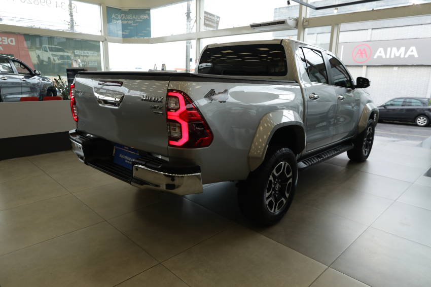 Toyota HILUX 2.8 D-4D TURBO DIESEL CD SRX PLUS 4X4 AUTOMÁTICO 10