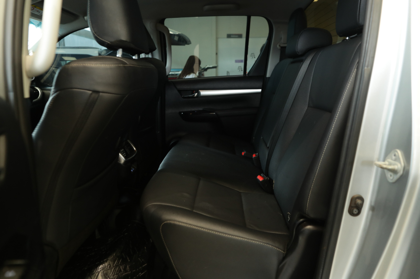 Toyota HILUX 2.8 D-4D TURBO DIESEL CD SRX PLUS 4X4 AUTOMÁTICO 22