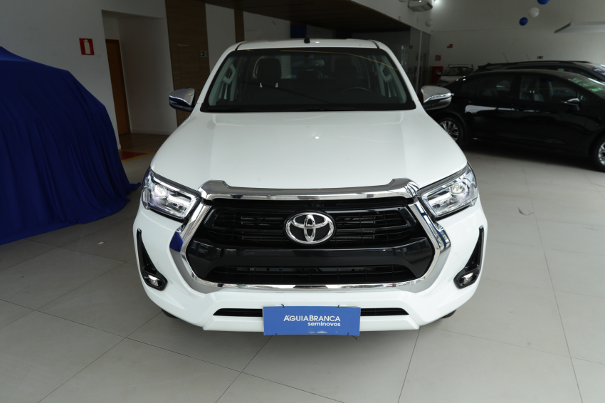 Toyota HILUX 2.8 D-4D TURBO DIESEL CD SRV 4X4 AUTOMÁTICO 3