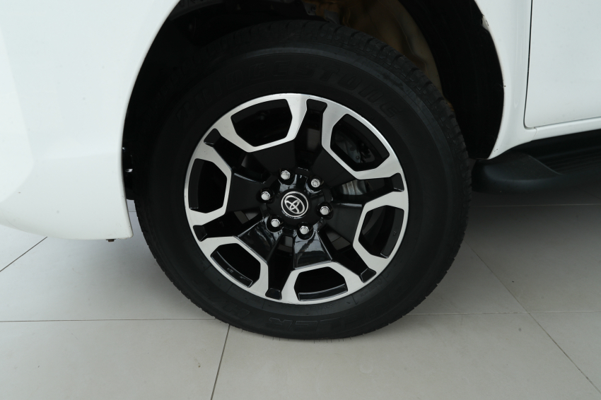 Toyota HILUX 2.8 D-4D TURBO DIESEL CD SRV 4X4 AUTOMÁTICO 2