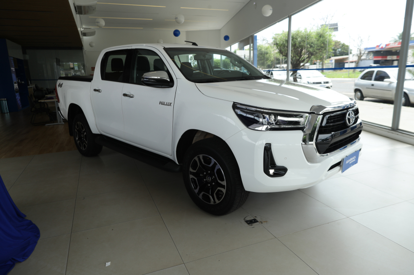 Toyota HILUX 2.8 D-4D TURBO DIESEL CD SRV 4X4 AUTOMÁTICO 5