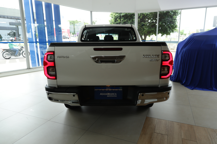 Toyota HILUX 2.8 D-4D TURBO DIESEL CD SRV 4X4 AUTOMÁTICO 8