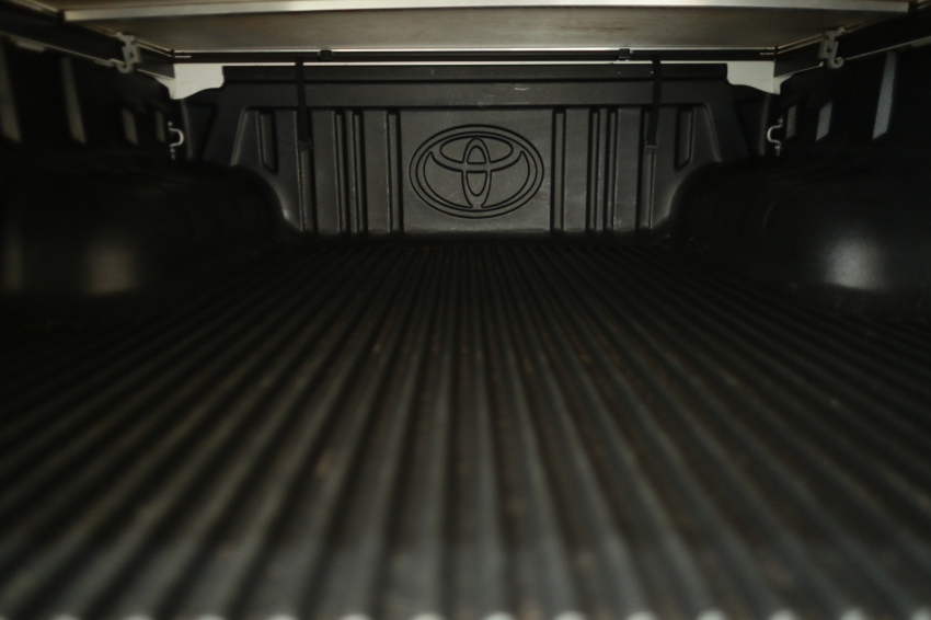 Toyota HILUX 2.8 D-4D TURBO DIESEL CD SRV 4X4 AUTOMÁTICO 12