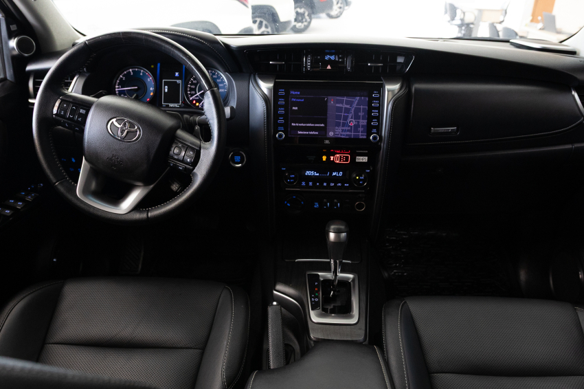 Toyota HILUX SW4 2.8 D-4D TURBO DIESEL SRX 4X4 AUTOMÁTICO 13
