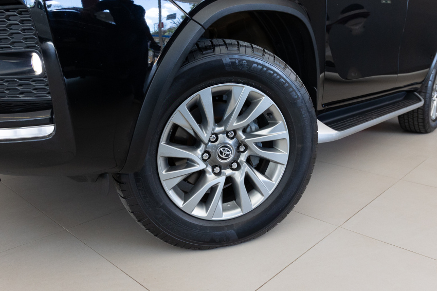 Toyota HILUX SW4 2.8 D-4D TURBO DIESEL SRX 4X4 AUTOMÁTICO 2