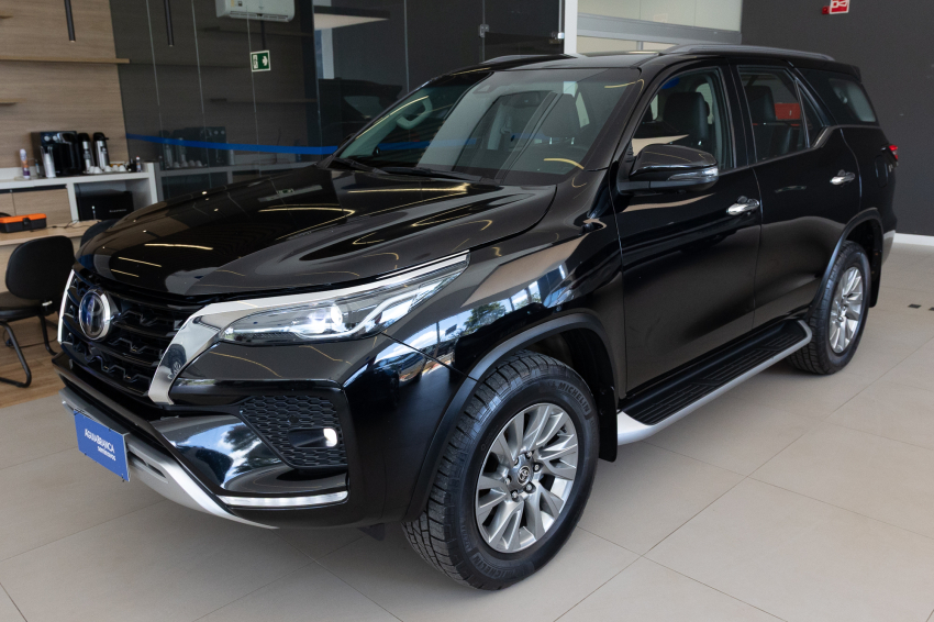 Toyota HILUX SW4 2.8 D-4D TURBO DIESEL SRX 4X4 AUTOMÁTICO