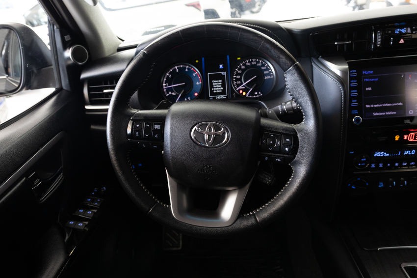 Toyota HILUX SW4 2.8 D-4D TURBO DIESEL SRX 4X4 AUTOMÁTICO 14