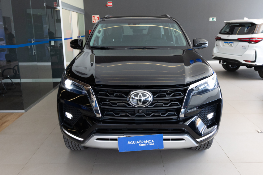 Toyota HILUX SW4 2.8 D-4D TURBO DIESEL SRX 4X4 AUTOMÁTICO 3