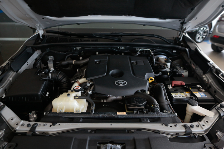 Toyota HILUX SW4 2.8 D-4D TURBO DIESEL SRX 4X4 AUTOMÁTICO 6
