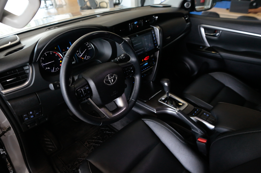 Toyota HILUX SW4 2.8 D-4D TURBO DIESEL SRX 4X4 AUTOMÁTICO 14