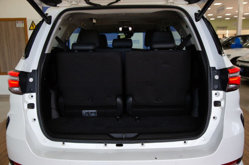 Toyota HILUX SW4 2.8 D-4D TURBO DIESEL SRX PLATINUM 4X4 AUTOMÁTICO 10