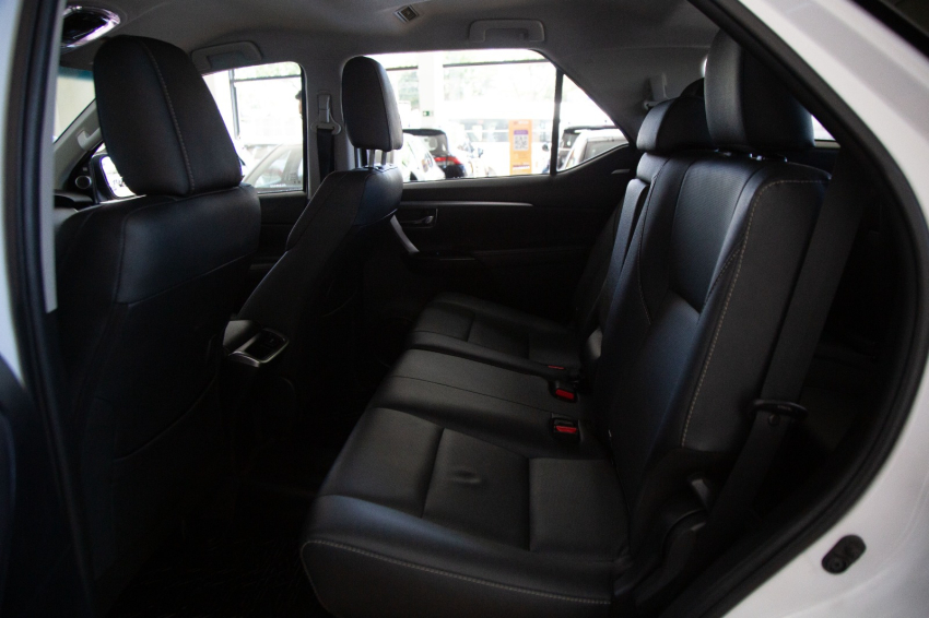 Toyota HILUX SW4 2.8 D-4D TURBO DIESEL SRX PLATINUM 4X4 AUTOMÁTICO 20