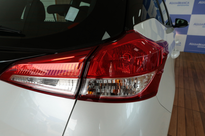 Toyota YARIS 1.5 16V FLEX XS MULTIDRIVE 8