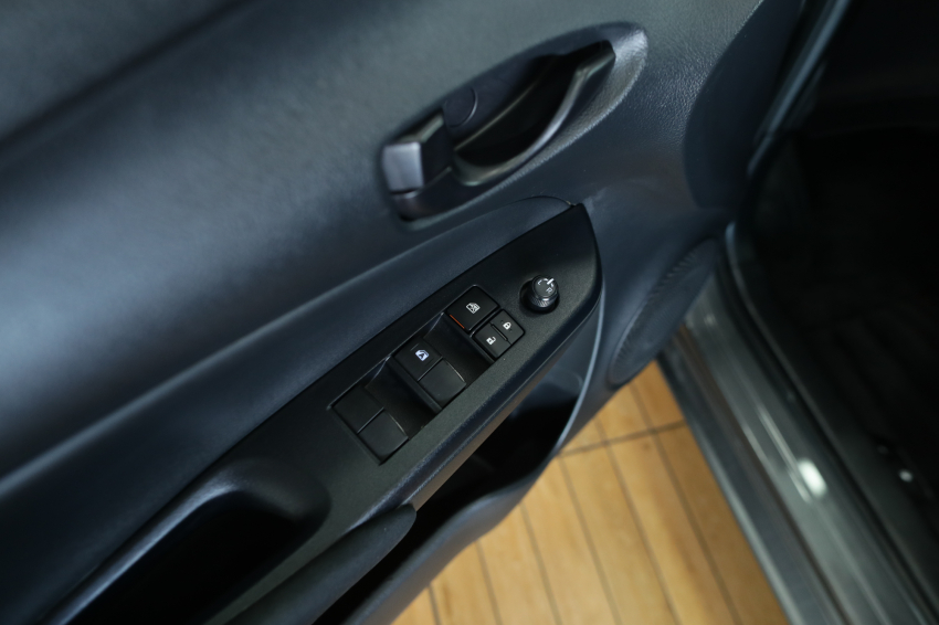 Toyota YARIS 1.5 16V FLEX SEDAN XL MULTIDRIVE 18