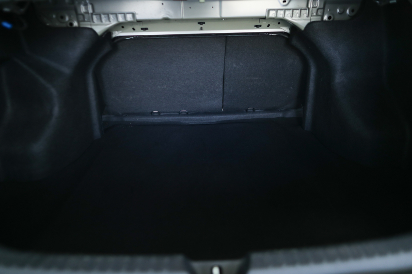 Toyota YARIS 1.5 16V FLEX SEDAN XL MULTIDRIVE 11