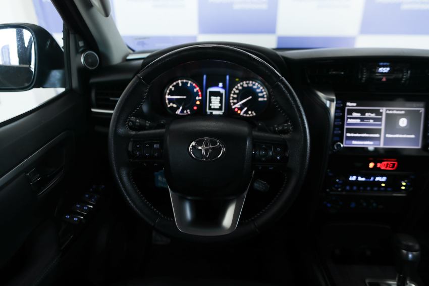Toyota HILUX SW4 2.8 D-4D TURBO DIESEL SRX 7L 4X4 AUTOMÁTICO 15