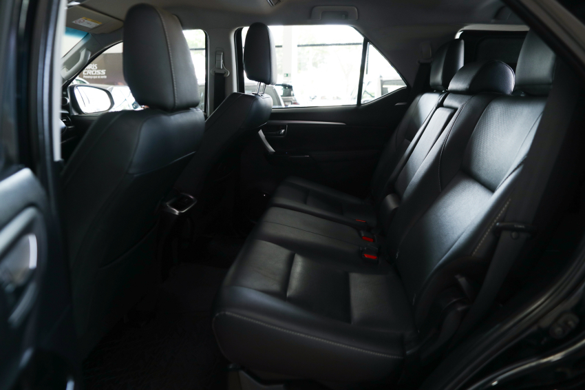 Toyota HILUX SW4 2.8 D-4D TURBO DIESEL SRX 7L 4X4 AUTOMÁTICO 21