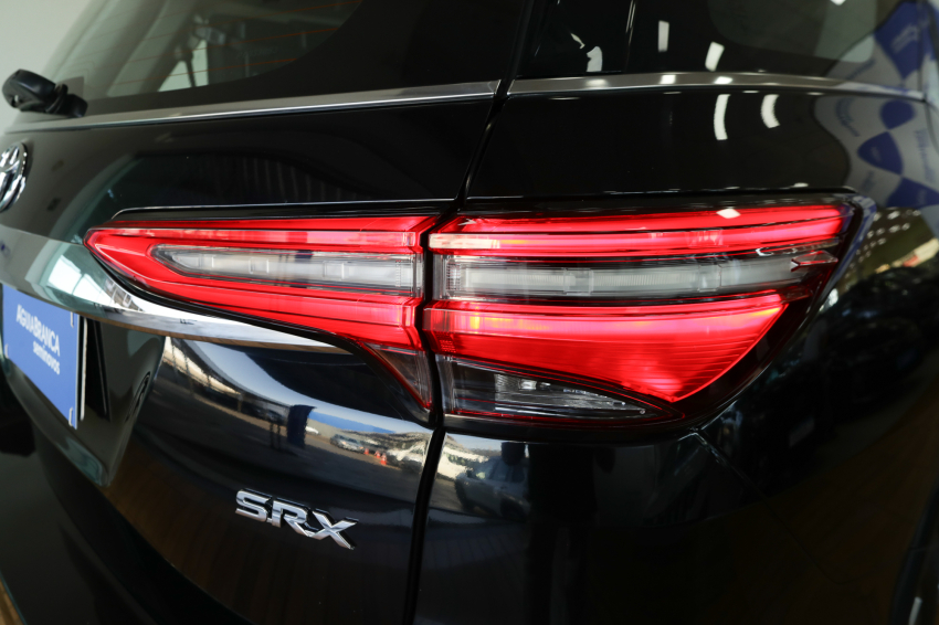 Toyota HILUX SW4 2.8 D-4D TURBO DIESEL SRX 7L 4X4 AUTOMÁTICO 9