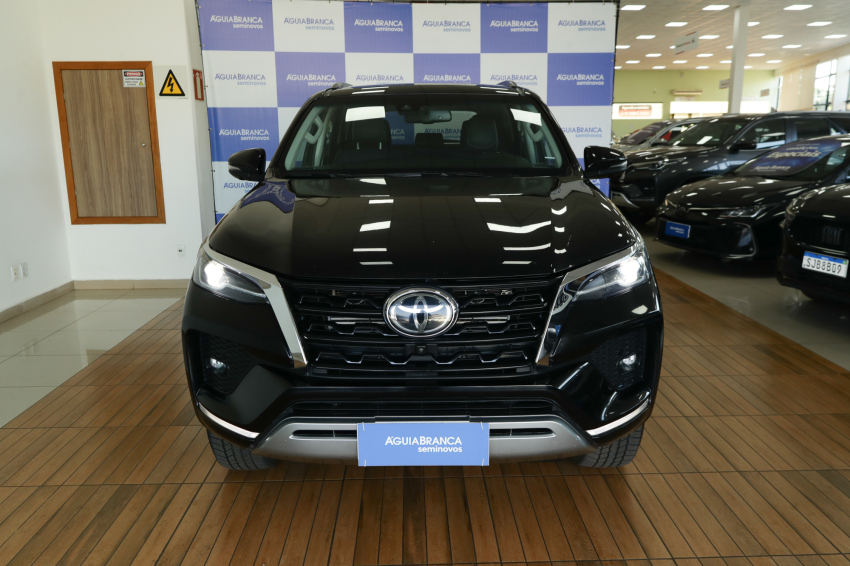 Toyota HILUX SW4 2.8 D-4D TURBO DIESEL SRX 7L 4X4 AUTOMÁTICO 3